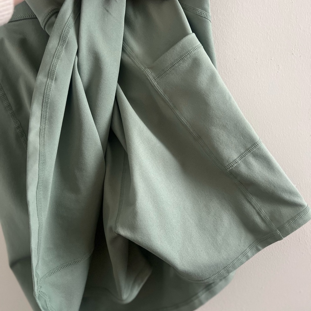 Green Workout Dress w/ shorts & pockets super soft excellent condition Sz XS - Picture 4 of 6